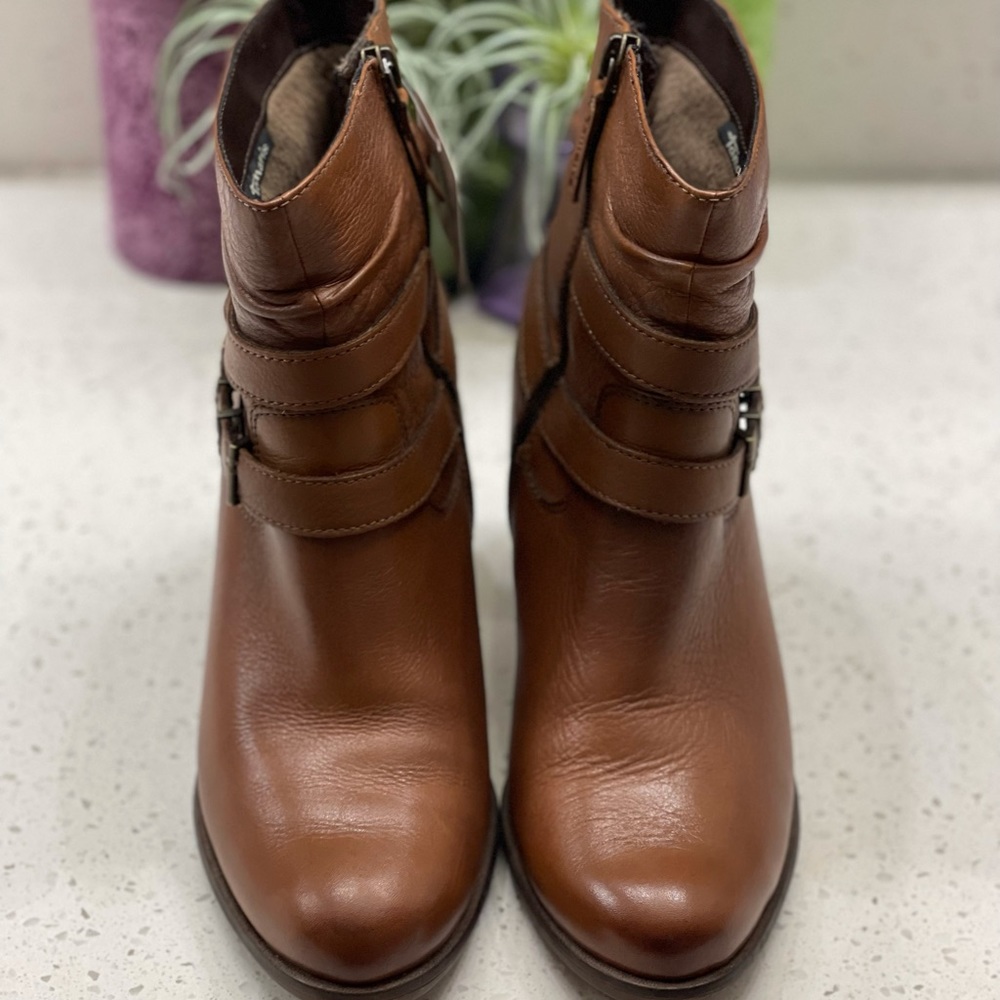 Tamaris Anti Shock boot.  Color Nut.   Size US 7.5 / EU 38.  Brand new